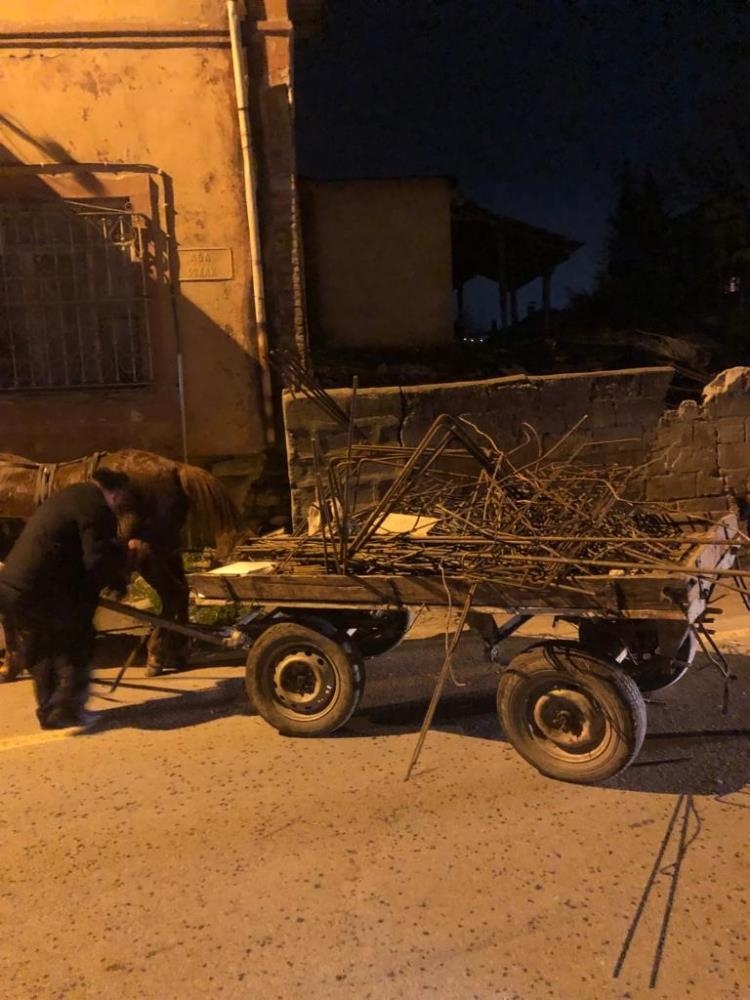 At arabasıyla inşaat malzemelerini çalıyordu, yakalandı