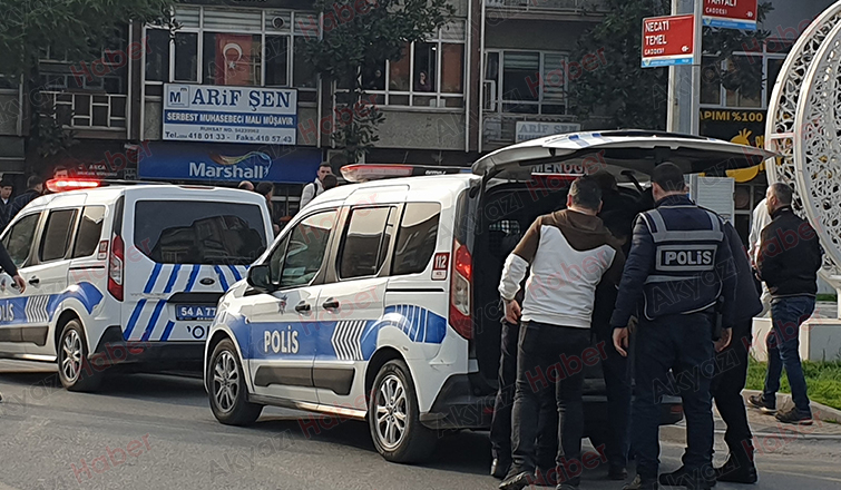 Atatürk Büstüne Balyozla Saldırdı 