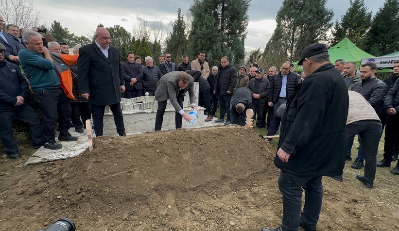 atso-baskani-sinasi-bayraktar-topraga-verildiogxdd3lqwe