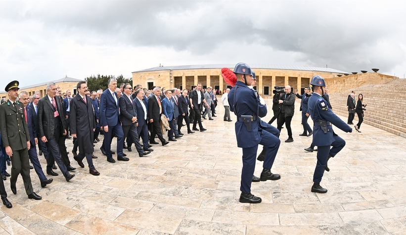 ATSO yönetimi Anıtkabir'deki törene katıldı