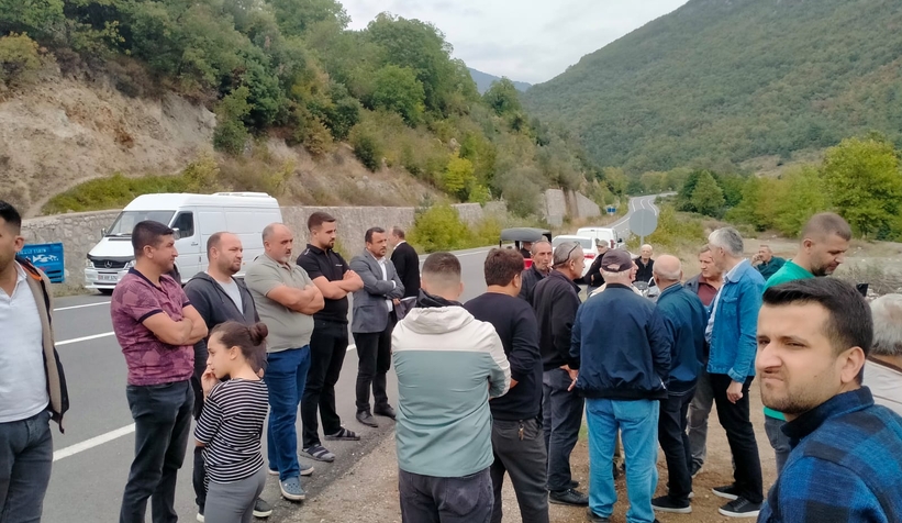 avdallar-da-vatandas-tas-ocagina-karsi-ayaktazki4wlbawh