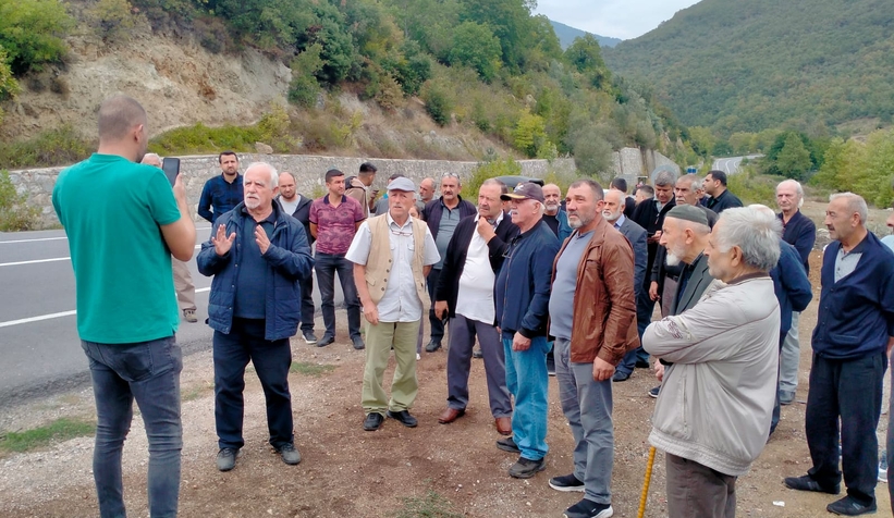 avdallar-da-vatandas-tas-ocagina-karsi-ayaktazki4wlbawh