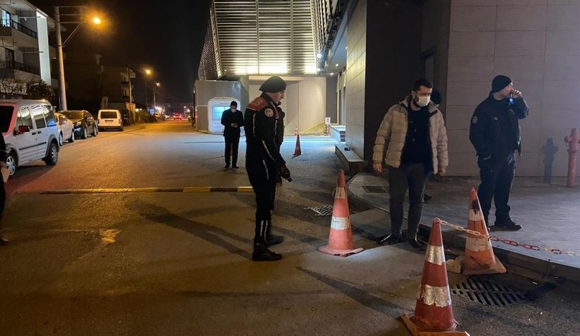 AVM önünde silahlı saldırı