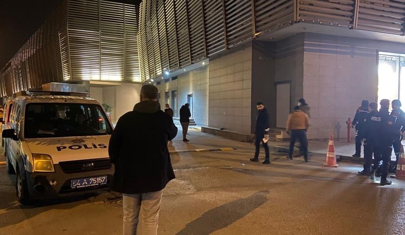 AVM önünde silahlı saldırı