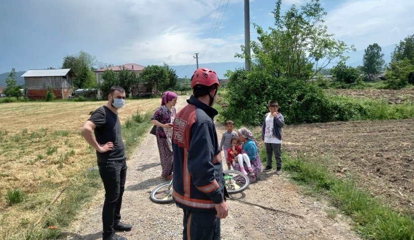 Ayağı bisikletin tekerine sıkıştı