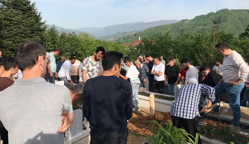 Ayağını çapa makinesine kaptıran Tacettin amca toprağa verildi