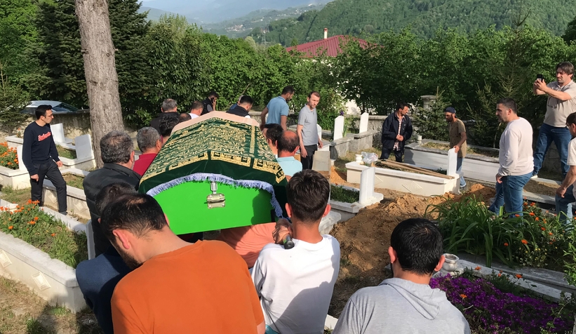 Ayağını çapa makinesine kaptıran Tacettin amca toprağa verildi