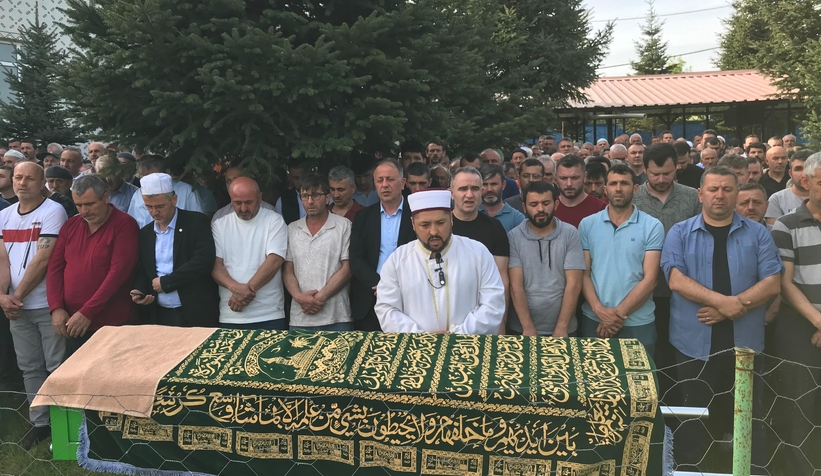 Ayağını çapa makinesine kaptıran Tacettin amca toprağa verildi