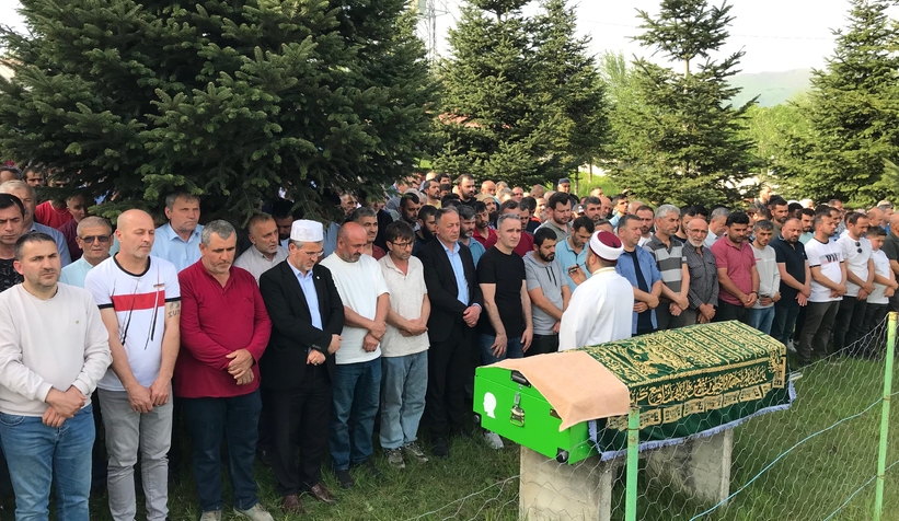 Ayağını çapa makinesine kaptıran Tacettin amca toprağa verildi