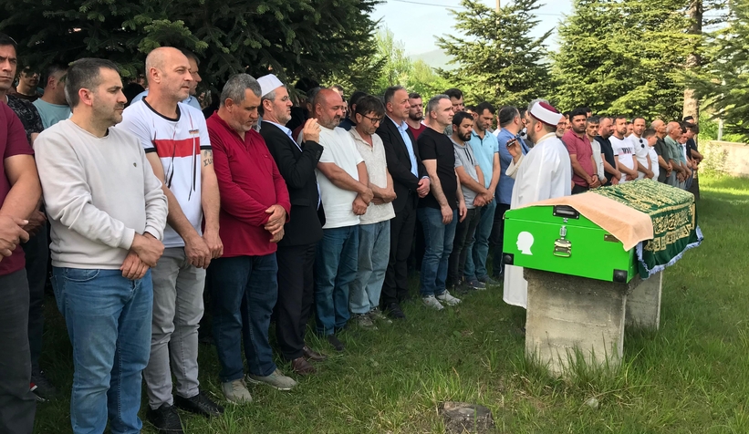 Ayağını çapa makinesine kaptıran Tacettin amca toprağa verildi