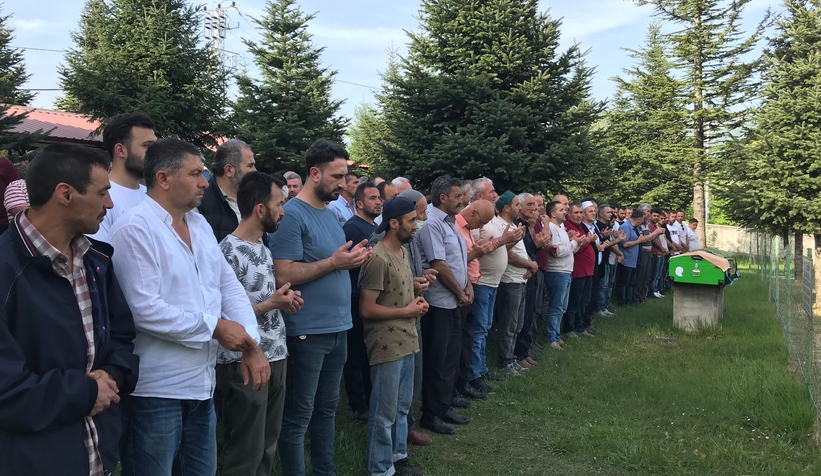 Ayağını çapa makinesine kaptıran Tacettin amca toprağa verildi