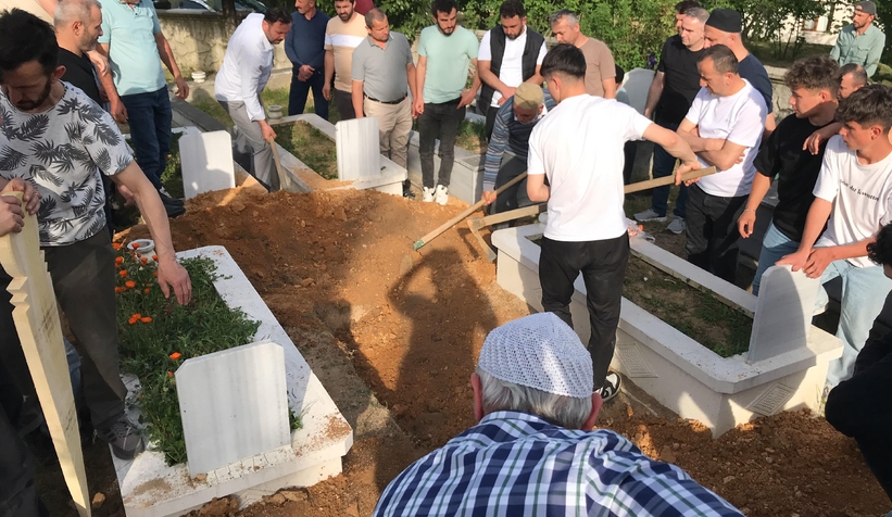 Ayağını çapa makinesine kaptıran Tacettin amca toprağa verildi