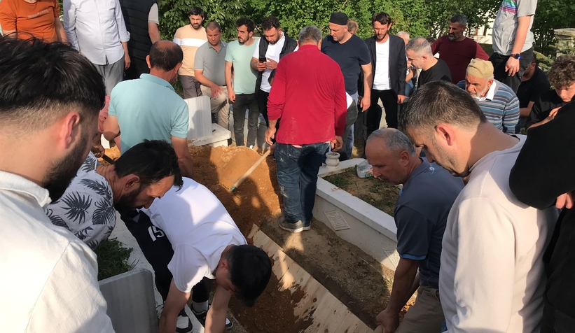 Ayağını çapa makinesine kaptıran Tacettin amca toprağa verildi