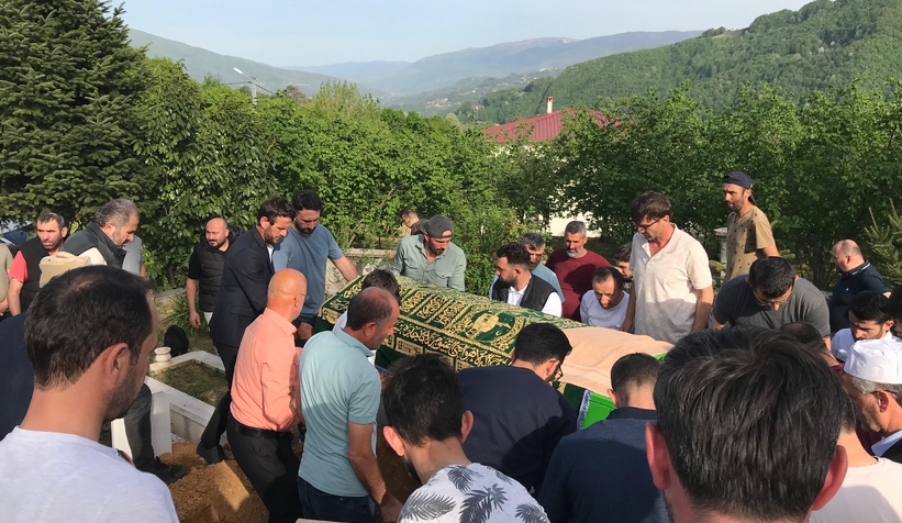 Ayağını çapa makinesine kaptıran Tacettin amca toprağa verildi