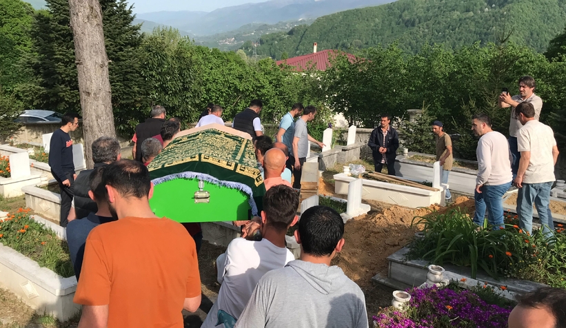 Ayağını çapa makinesine kaptıran Tacettin amca toprağa verildi