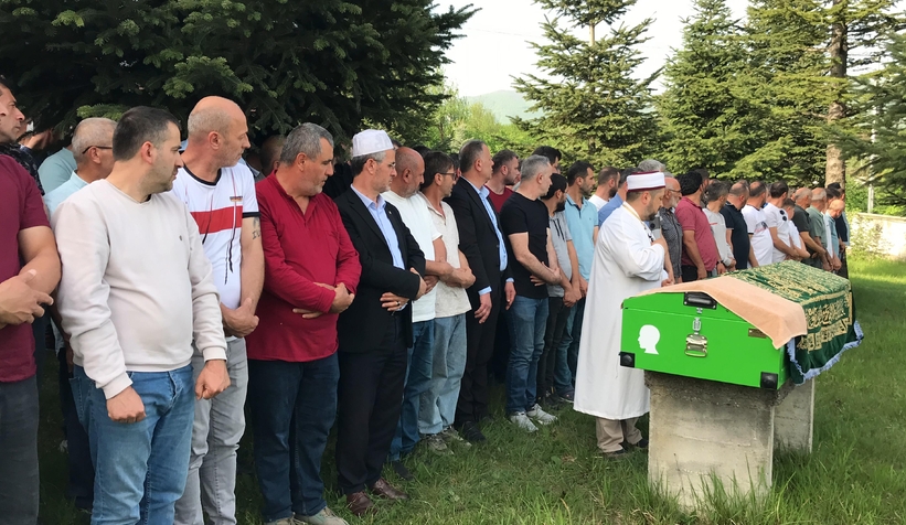 Ayağını çapa makinesine kaptıran Tacettin amca toprağa verildi