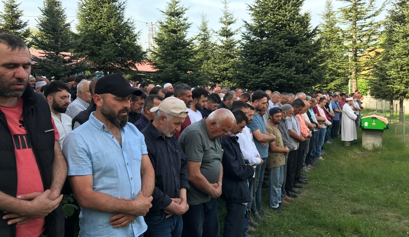 Ayağını çapa makinesine kaptıran Tacettin amca toprağa verildi