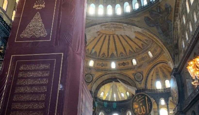 Ayasofya bugün aslına rücu etti