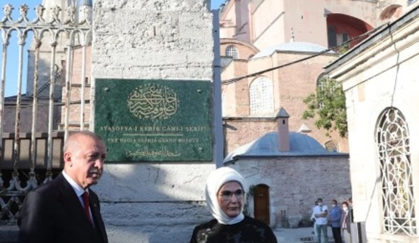 Ayasofya bugün aslına rücu etti