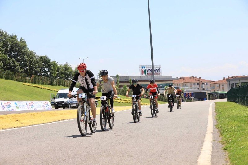 Ayçiçeği Vadisi’nde kıyasıya yarıştılar