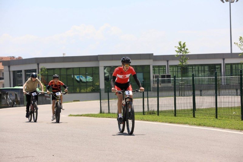 Ayçiçeği Vadisi’nde kıyasıya yarıştılar