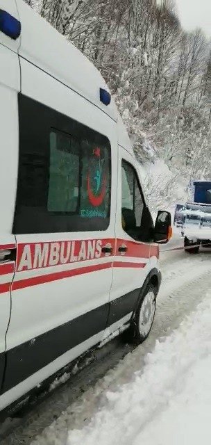 Aynı mahallede 4 ambulans kara saplandı