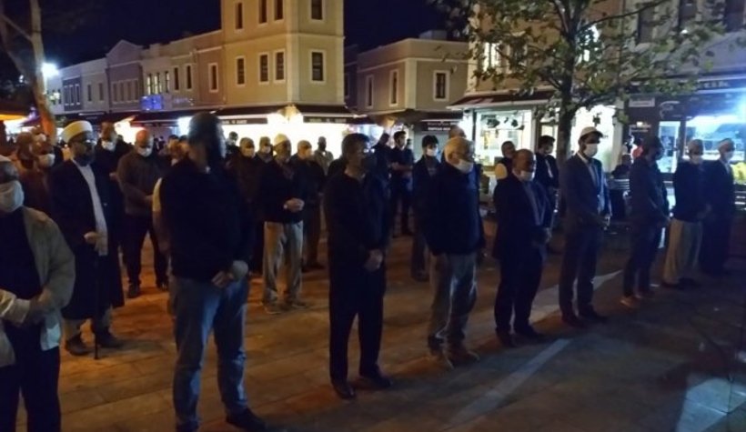 Azerbaycan'daki şehitler için gıyabi cenaze namazı kıldılar