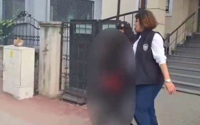 Azılı kadın hırsız suçüstü yakalandı