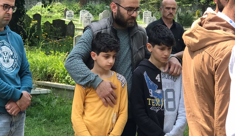 azra-melek-topraga-verildic1znsxvxwf