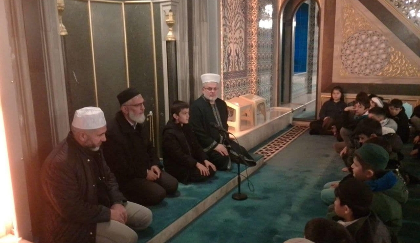 baba-ogul-anne-kiz-sabah-namazi-bulusmalari-gerceklestirvrutgtade