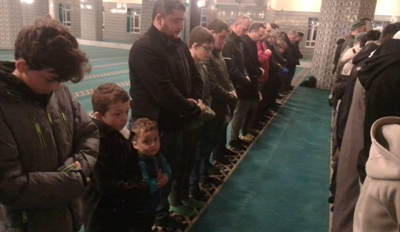 baba-ogul-anne-kiz-sabah-namazi-bulusmalari-gerceklestirvrutgtade