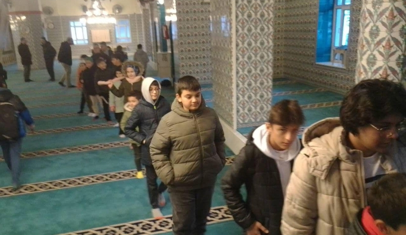 baba-ogul-anne-kiz-sabah-namazi-bulusmalari-gerceklestirvrutgtade