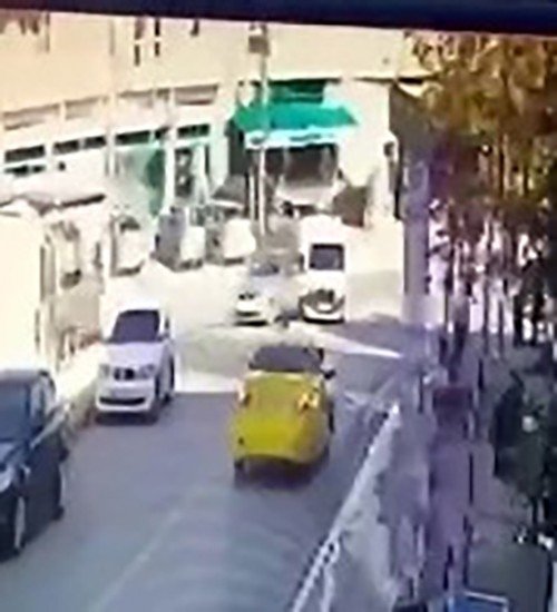 Babasını kaybeden genç kızın isyanı