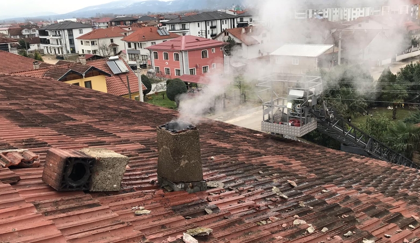 Baca yangınında 3 dairede zarar oluştu