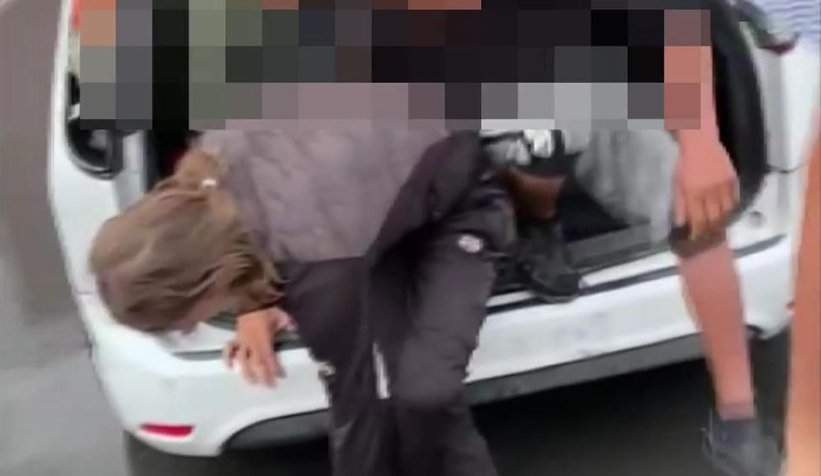 Bagaj ve yolcu kısmından 8 kaçak göçmen çıktı