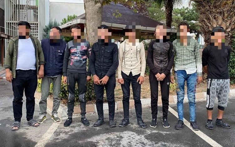 Bagaj ve yolcu kısmından 8 kaçak göçmen çıktı