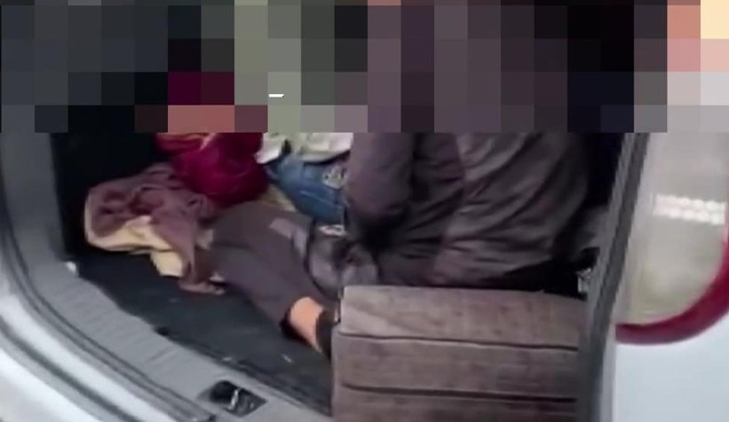 Bagaj ve yolcu kısmından 8 kaçak göçmen çıktı