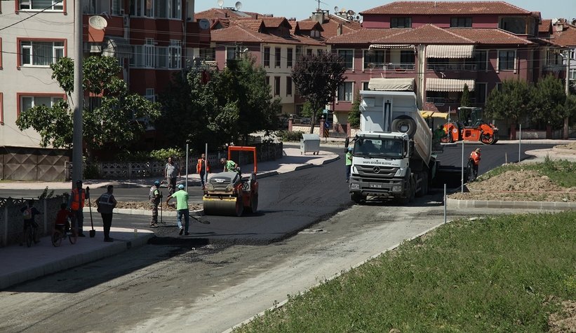 Bağlar Caddesi’nde sıcak asfalt çalışmaları başladı