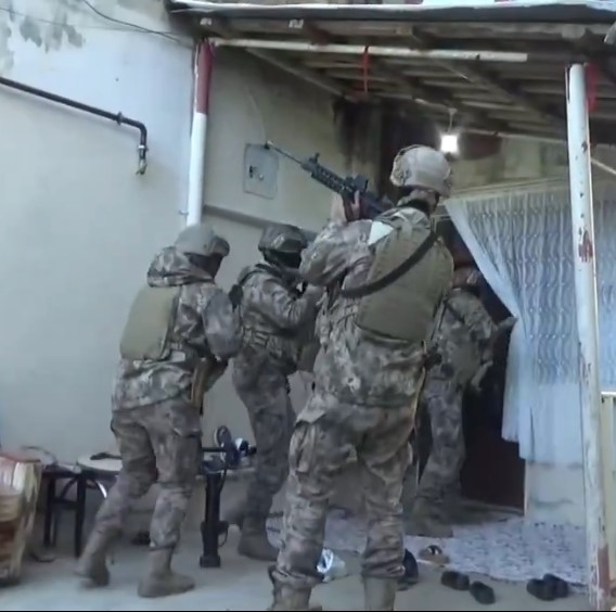 bahis-dolandiricilik-ve-cocuk-mustehcenligi-operasyonu-181-gozaltinmdkl2jha3