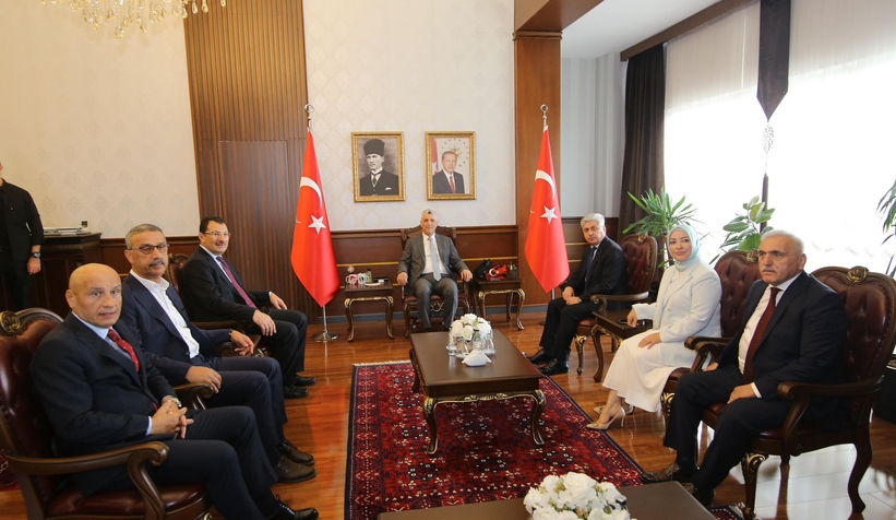 bakan-bolat-sakarya-ya-geldivhpqrlrmn0