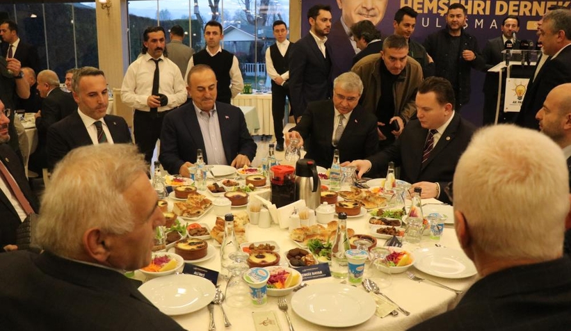Bakan Çavuşoğlu Sakarya'da iftara katıldı