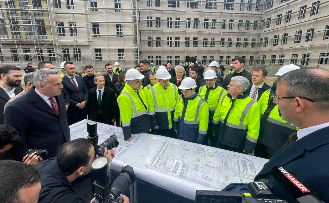 Bakan Gürlek yeni Sakarya Adliyesi inşaatını inceledi