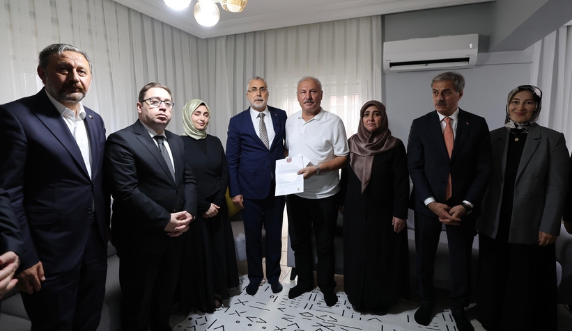 bakan-isikhan-dan-sakarya-da-sehit-ailelerine-ziyaretdjjvtg41mj