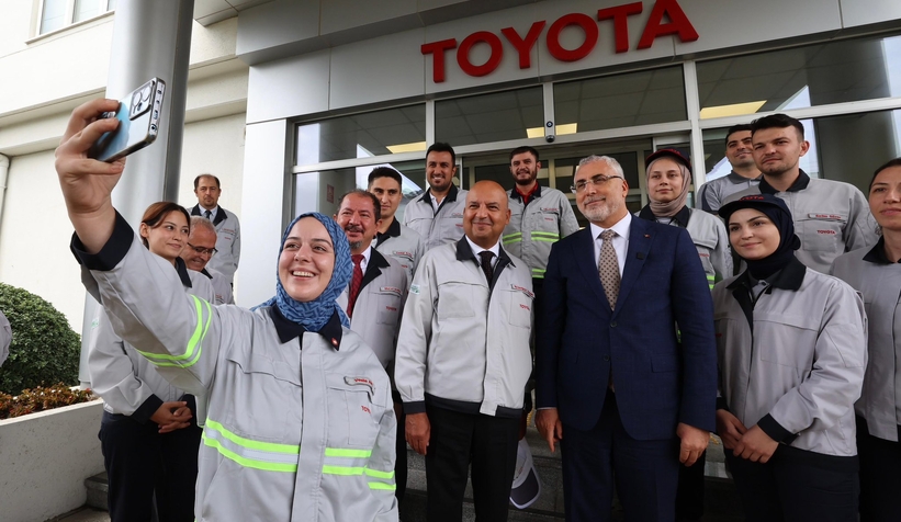 bakan-isikhan-toyota-yi-ziyaret-ettizytjtdjmr2