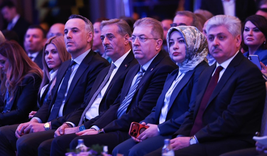 Bakan Kacır Ekonomi zirvesi için Sakarya'ya geldi