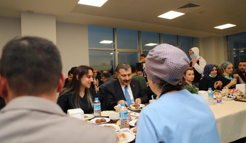 bakan-koca-seah-ta-iftar-yapti-hastalari-ziyaret-ettiufzldep6a1
