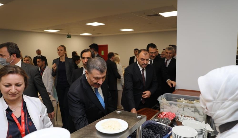 bakan-koca-seah-ta-iftar-yapti-hastalari-ziyaret-ettiufzldep6a1