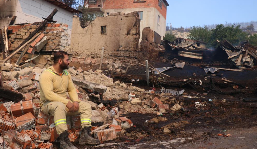 Bakan Kurum Geyve'de 7 konutun hasar gördüğünü açıkladı