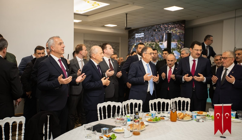 bakan-mehmet-ozhaseki-hendek-te-iftara-katildid0nan2vuyz