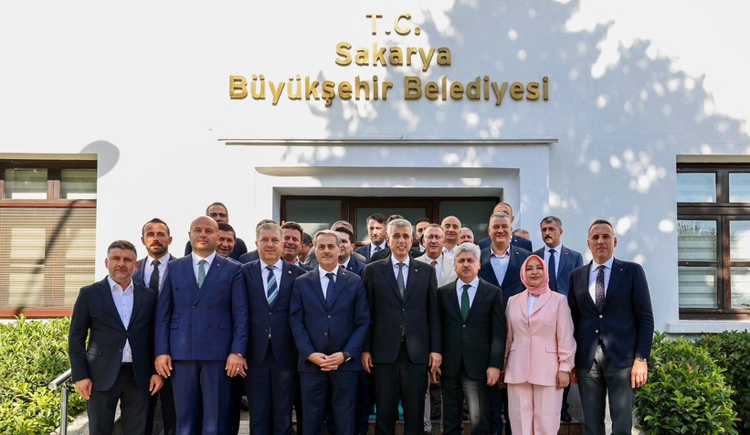 Bakan Memişoğlu, Sakarya Büyükşehir Belediyesi'ni ziyaret etti